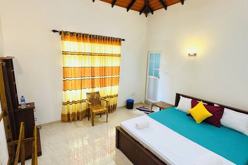 Standard Room, 1 Queen Bed | 1 bedroom, soundproofing