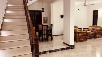 Kamar Standar, 1 Tempat Tidur Queen | Kamar mandi | Perlengkapan mandi gratis dan pengering rambut