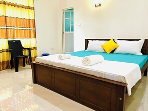 Standard Room, 1 Queen Bed | 1 bedroom, soundproofing