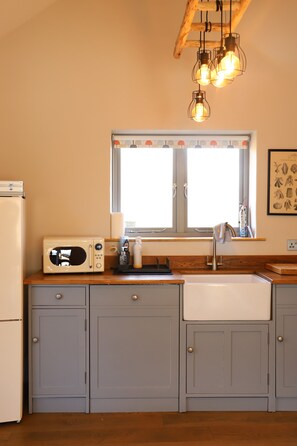 Fridge, microwave, oven, stovetop - Dairy in the Black Mountains (Abergavenny)