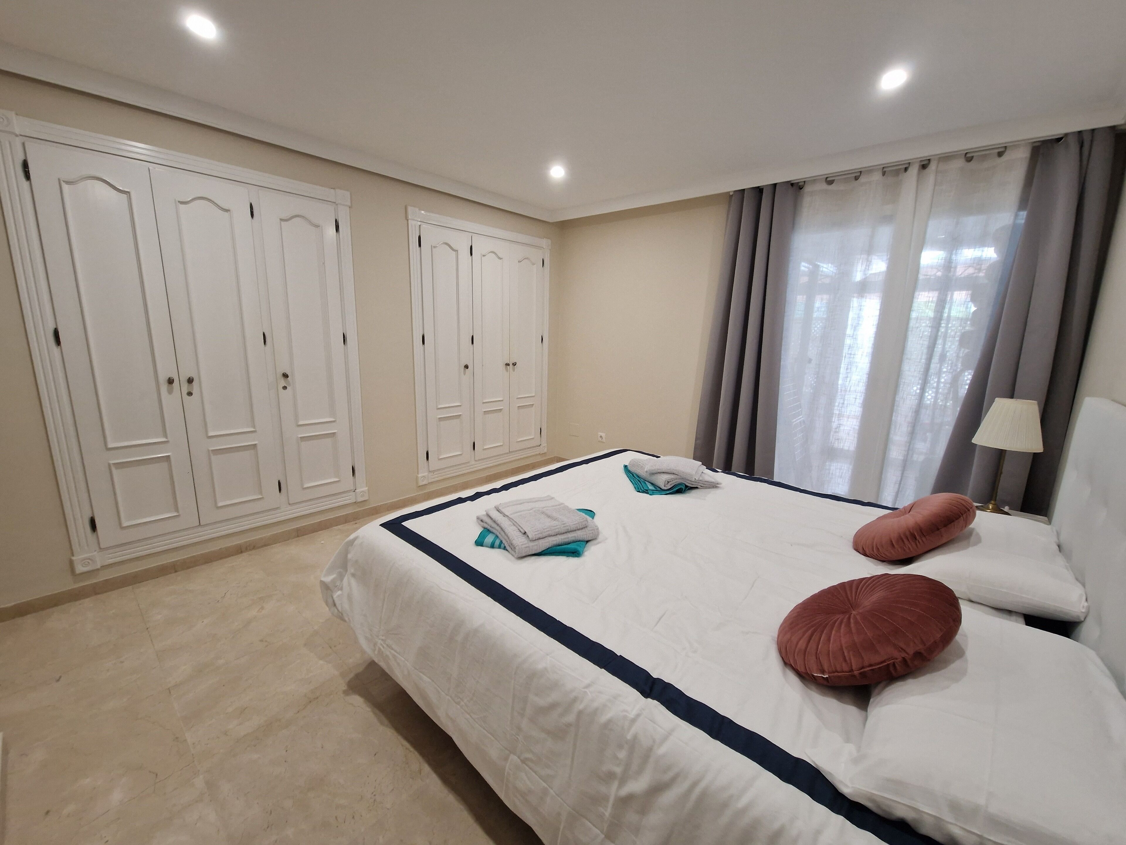 First Line Ground Floor  App. With Garden, 6 People, Directly At Sea And Pool. - Estepona