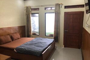 Deluxe Double Room - OYO Life 90570 Heboh Guest House Syariah (Majalaya)