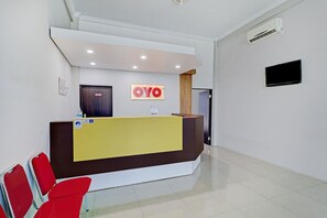 Reception - OYO Life 90570 Heboh Guest House Syariah (Majalaya)