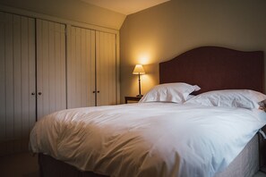 4 habitaciones, tabla de planchar con plancha, wifi y ropa de cama 