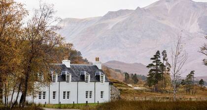 Incredible farmhouse in one of Scotland's most dramatic landscapes