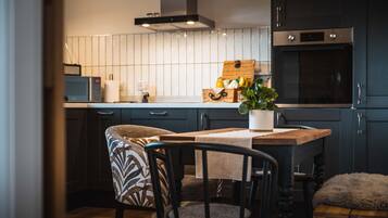 Oven, dishwasher, coffee/tea maker, toaster