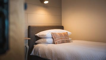 2 bedrooms, travel crib, free WiFi, bed sheets