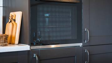 Oven, dishwasher, coffee/tea maker, toaster