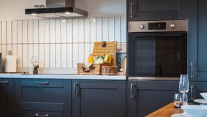 Coffee/tea maker, oven, dishwasher, toaster - Drumdry -  a rural that sleeps 4 guests  in 2 bedrooms (Wick)