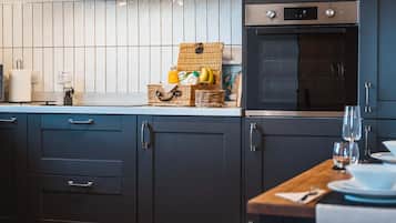 Oven, dishwasher, coffee/tea maker, toaster