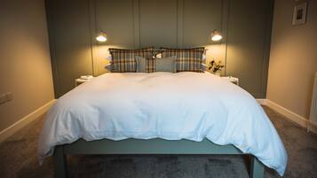 2 bedrooms, travel cot, free WiFi, bed sheets