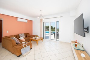 TV - Europe Villa Io - Two Bedroom Villa, Sleeps 5 (Ionian Islands)