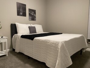 3 bedrooms, WiFi, bed sheets - Southaven, MS Home - Minutes from Memphis - Close to local shopping and eateries (Southaven)