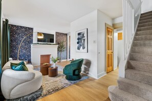 Interior - Downtown Escape: 3Br - Game/Movie Room - Foosball (Pittsburgh)