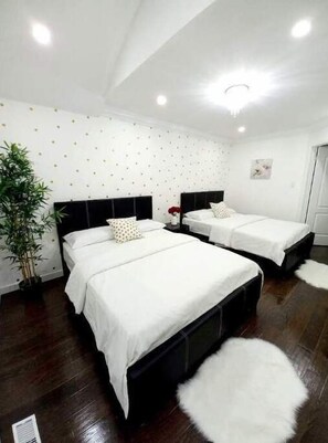 6 bedrooms, desk, iron/ironing board, free WiFi
