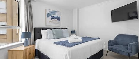 2 slaapkamers, een bureau, een strijkplank/strijkijzer, gratis wifi