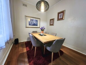 Dining - Charming 2BR Unit | The Rocks | Free Wifi &Linens (The Rocks)