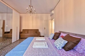 Classic Room | Free WiFi - Venice Magic Night Apartment (Mestre)