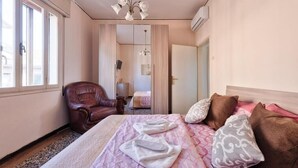 A hotel room with a bed, a chair, a wardrobe, and a mirror. - Venice Magic Night Apartment (Mestre)