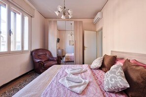 City Room | Free WiFi - Venice Magic Night Apartment (Mestre)