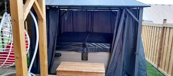 ❤ Cedar-View Apartment with Hot Tub (4 Bedrooms) ❤ 