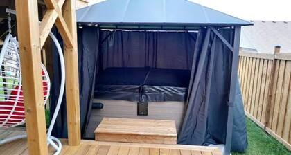 †Cedar-View Apartment with Hot Tub (4 Bedrooms) â€