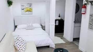 4 slaapkamers, een bureau, een strijkplank/strijkijzer, gratis wifi