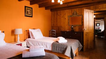 3 makuuhuonetta, silitysrauta/-lauta, ilmainen Wi-Fi, vuodevaatteet