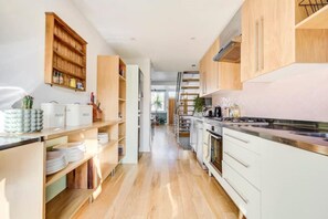 Kühlschrank, Ofen, Herdplatte, Geschirrspüler