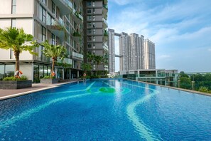 Seasonal outdoor pool, pool loungers