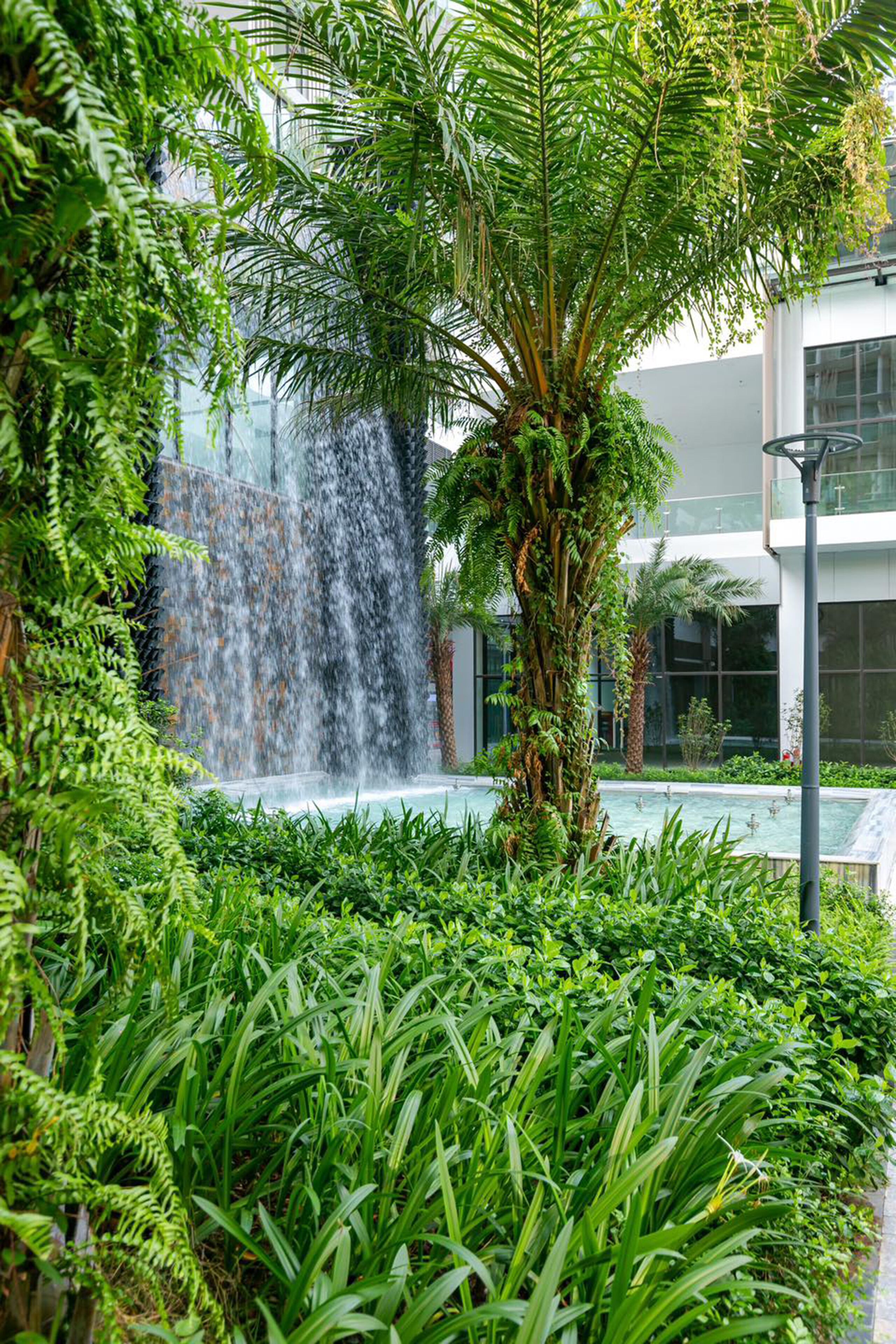 Piscine extérieure (ouverte en saison), chaises longues
