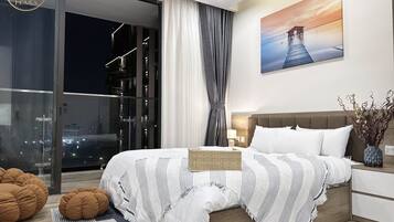 Panoramic Studio Suite | Blackout curtains, soundproofing, iron/ironing board, free WiFi