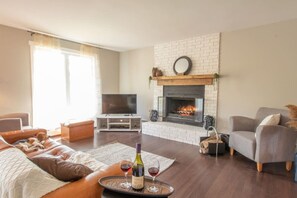 Unclassified image, 3 of 21, button - Chalet BIA Foyer & Spa (Asbestos)