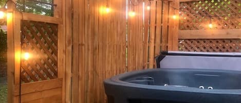 Outdoor spa tub