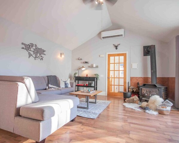 Télévision, cheminée