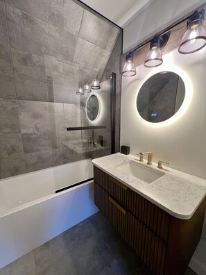 Hair dryer, towels - Chalet BIA - Le Petit Chaleureux (Ham-Nord)