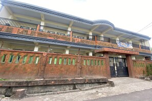 Exterior - OYO Life 93401 Kos Putri Alamanda Syariah (Janapria)