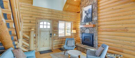TV, fireplace