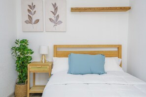 2 bedrooms, in-room safe, desk, iron/ironing board - Staycasion @ Galveston. 6 minutes to Seawall. (Galveston)