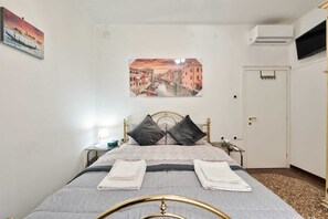 Habitación superior | Ropa de cama de alta calidad y edredones de plumas