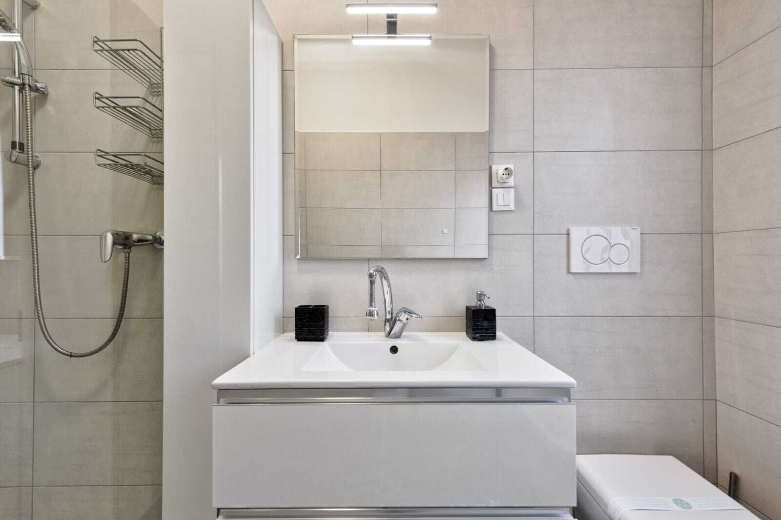 Bathroom sink