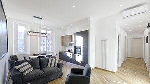 A modern apartment with a living room, dining area, and kitchen. - St Peter DOC house (Roma)