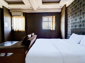 Deluxe Double Room | Desk, free WiFi, bed sheets - OYO Life 93086 Apartemen The Suite Metro By Abbah Property  (Bandung)