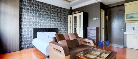 Deluxe Double Room | Desk, free WiFi, bed sheets