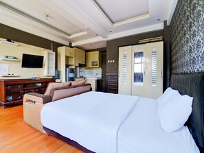 Deluxe Double Room | 1 bedroom, desk, free WiFi, bed sheets
