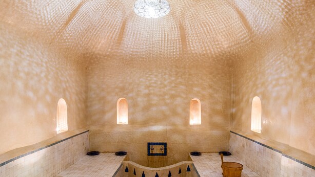 A room with a high, domed ceiling, small arched windows, a central bench, and a tiled floor. - Riad See Moon et Spa (Marrakech)