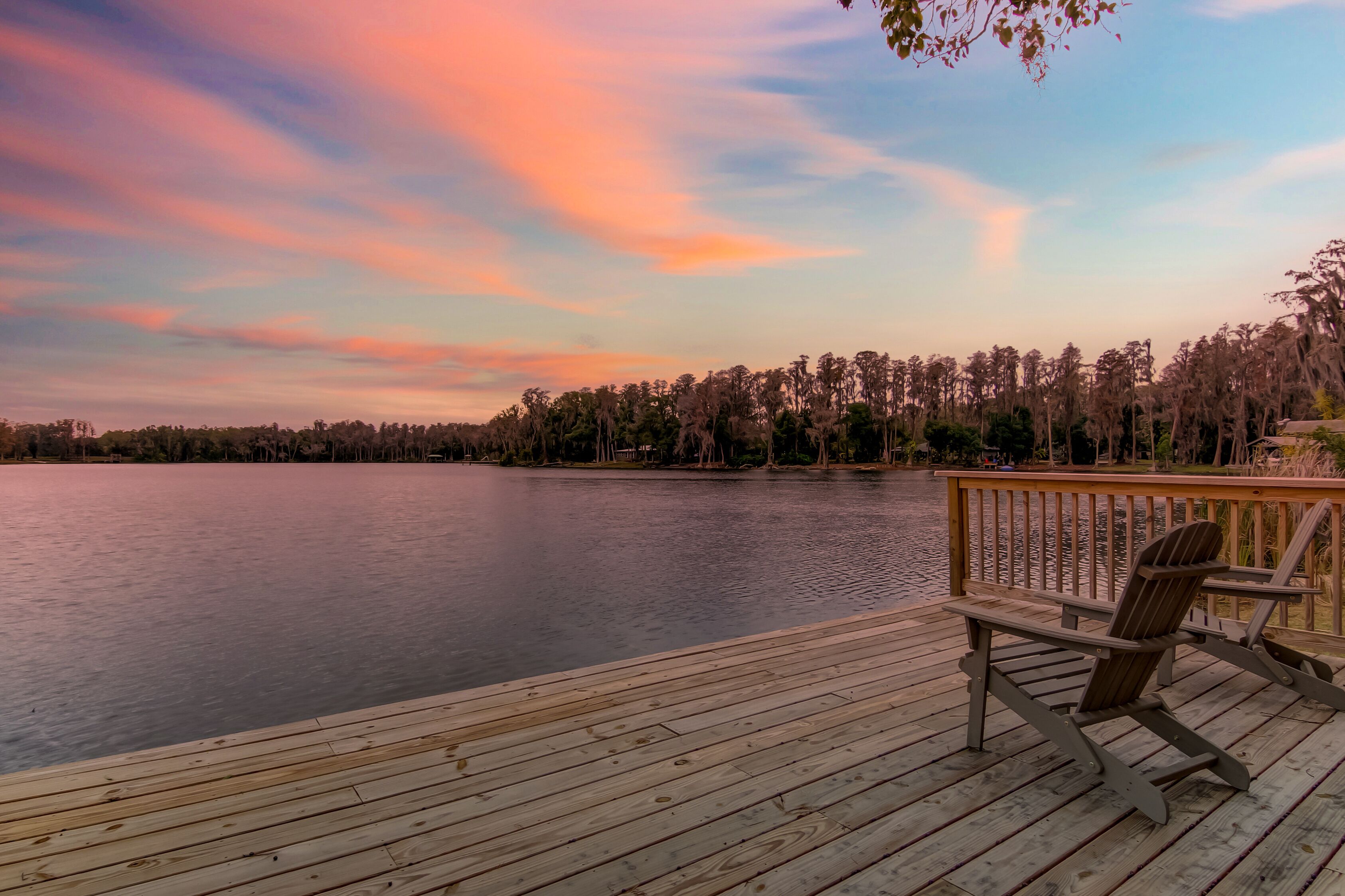 SALE! Lakefront Bungalow! Kayak/Paddleboat/Fishing! King Bed! 