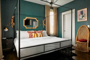 3 bedrooms, desk, iron/ironing board, free WiFi