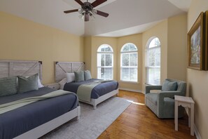 5 bedrooms, free WiFi, bed sheets