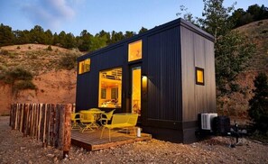 Exterior - Bougie TinyHome w Mountain Views,HotTub, Just 2 mi. from Black Rock Hot Springs (El Prado)